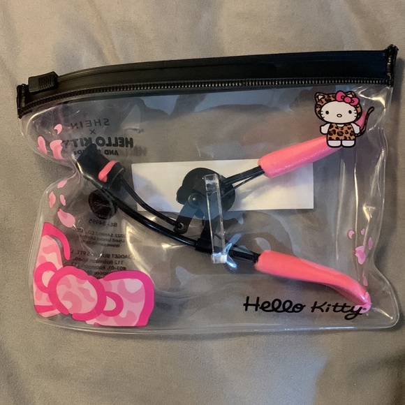 SHEIN X Limited Edition Hello Kitty Eyelash Curler With Graphic Carrying Case. - Picture 6 of 7
